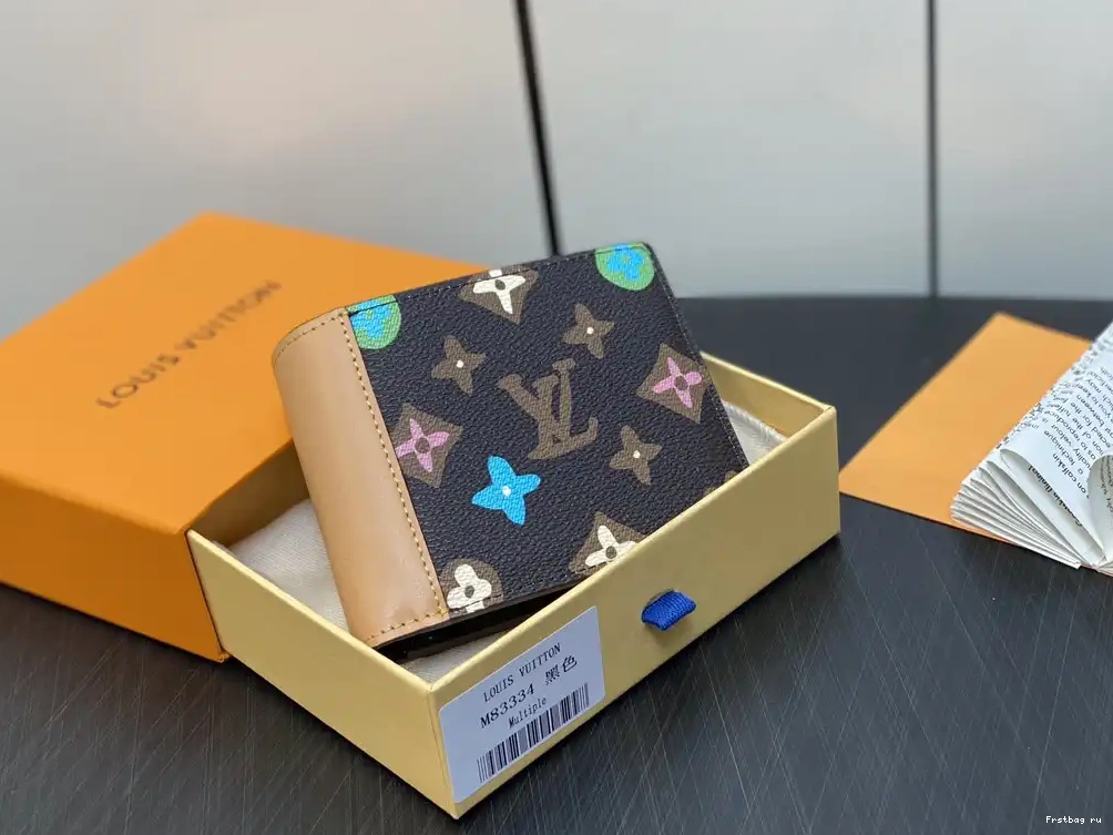 First bag ru VUITTON WALLET-11.5*9*1.5cm LOUIS MULTIPLE 0601